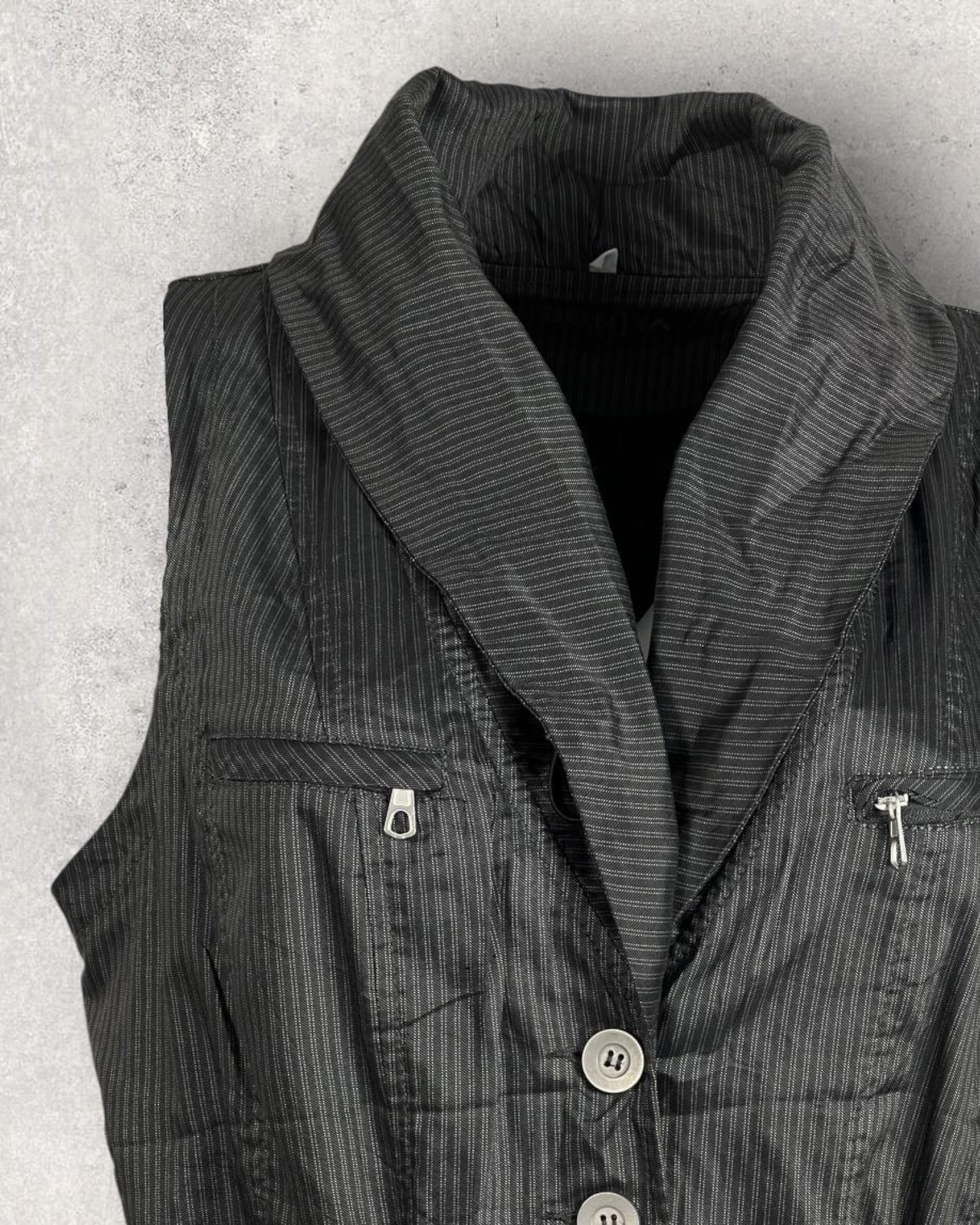 Black vest with buttons (M-L)