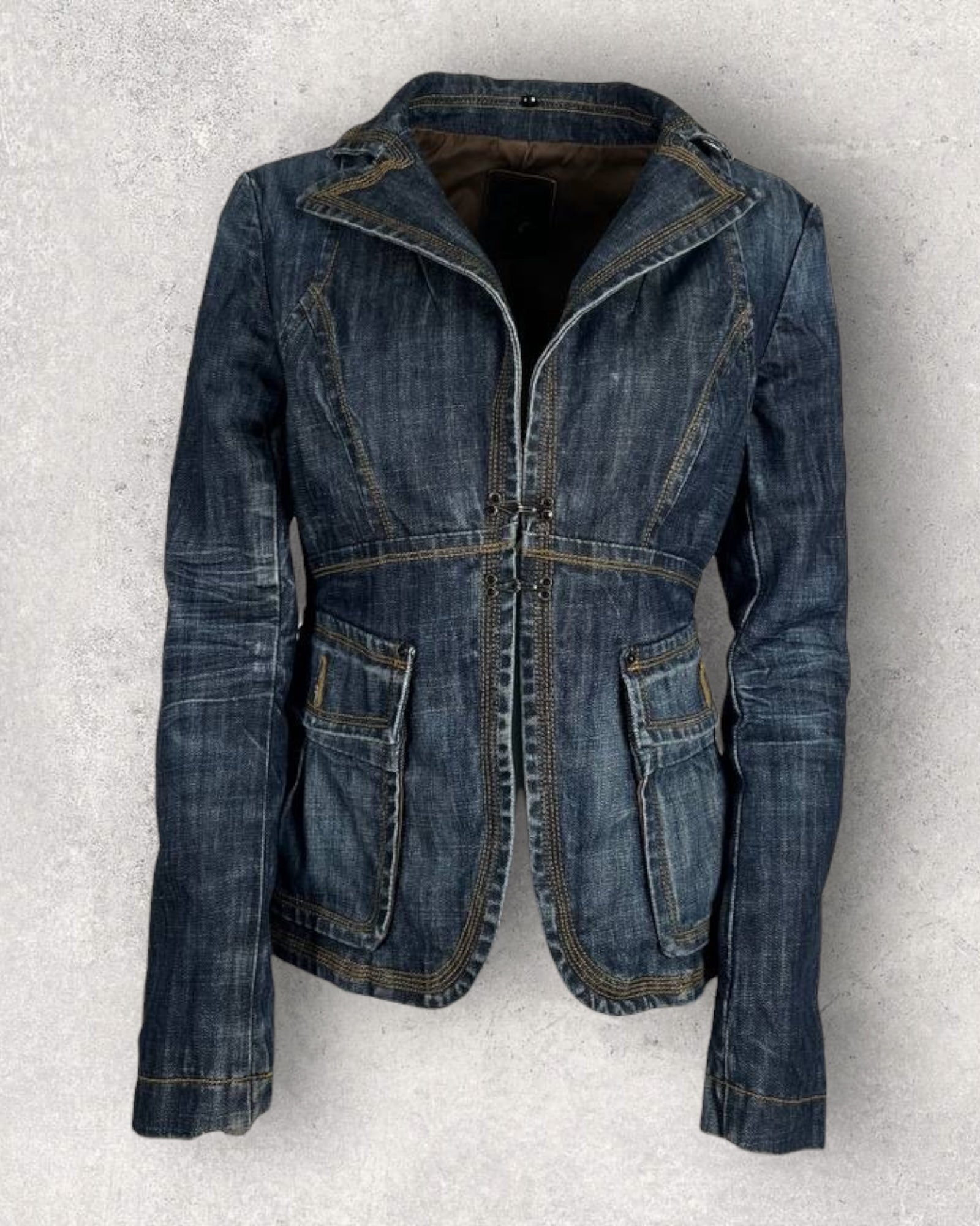 Vintage Fitted Denim Jacket (XS-S)