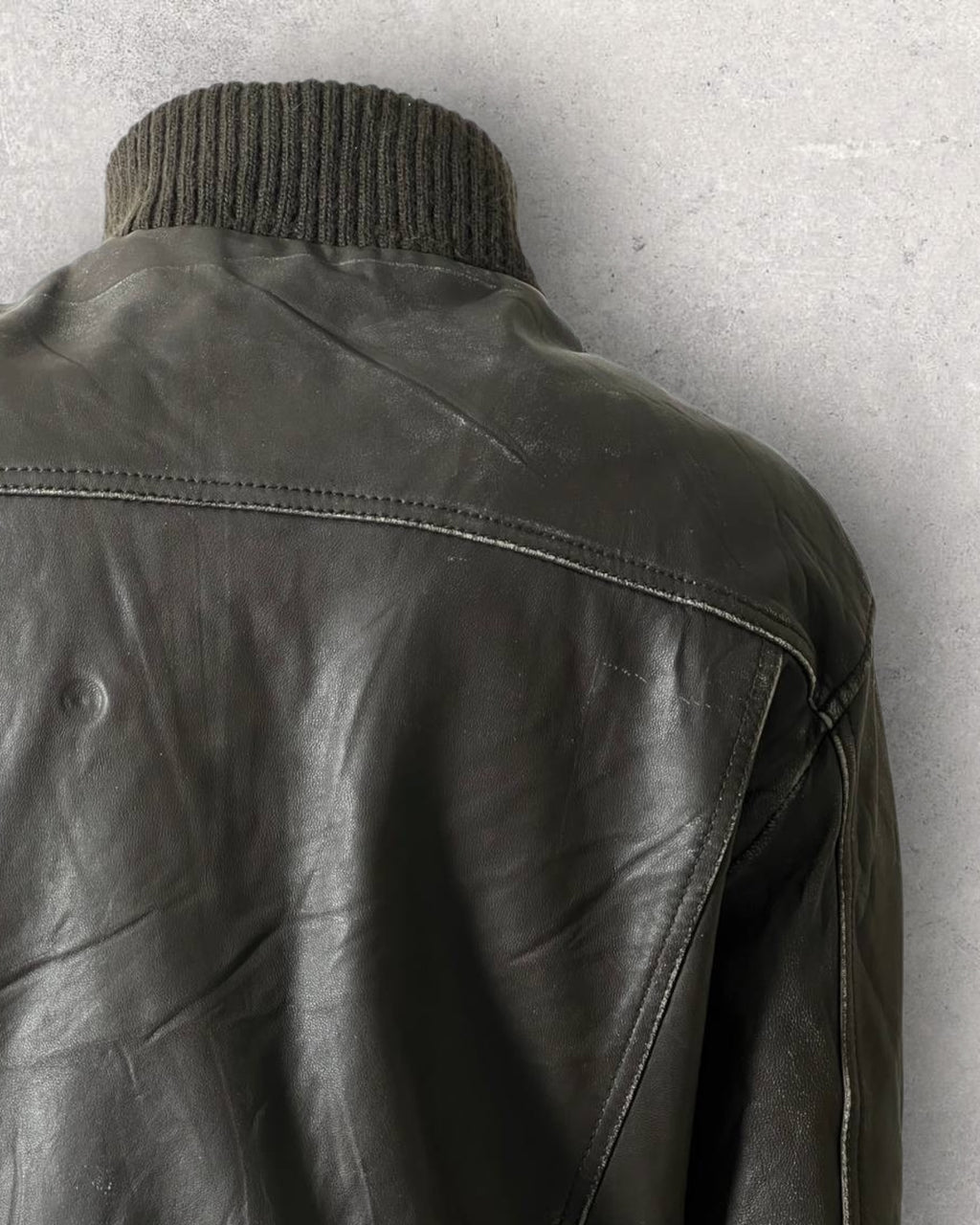 Retro Black Leather Jacket (S-M)